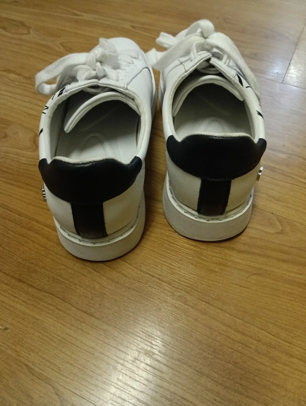 White Men’s Casual Leather Sneakers with Navy Accent